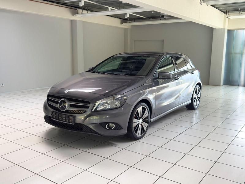 Grau Gebraucht 2013 Mercedes A180 Kleinwagen | 13.499 € (Teuer) - Bild 1/4