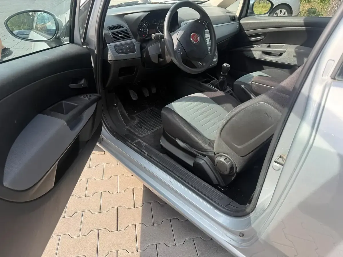 Gebraucht Fiat Grande Punto 75 PS (55 kW) 2009 Silber Kleinwagen