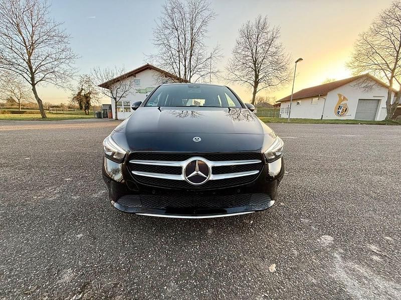 Gebraucht Mercedes B180 Progressive 136 PS (100 kW) 2019 Schwarz Van / Kleinbus