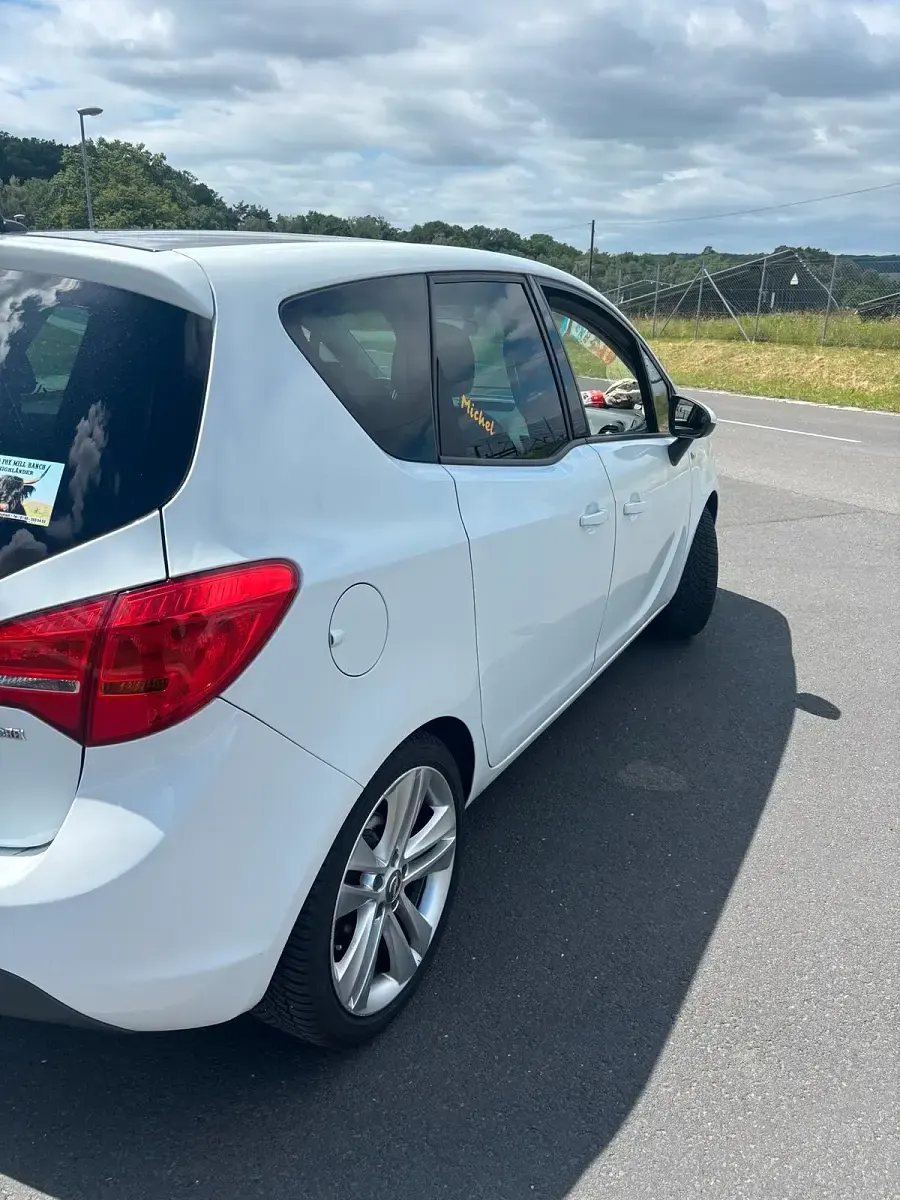Gebraucht Opel Meriva 120 PS (88 kW) 2010 Weiß Van / Kleinbus