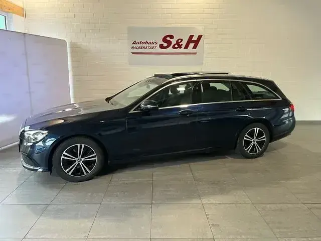 Gebraucht Mercedes E220 147 PS (108 kW) 2022 Andere Limousine