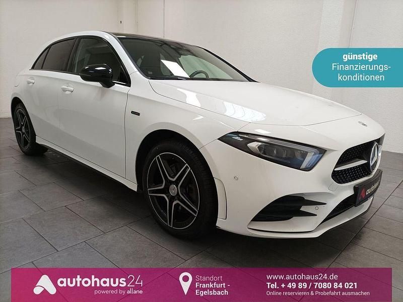 Weiß Gebraucht 2021 Mercedes A250 AMG line Limousine | 25.470 € (Guter Preis) - Bild 1/4