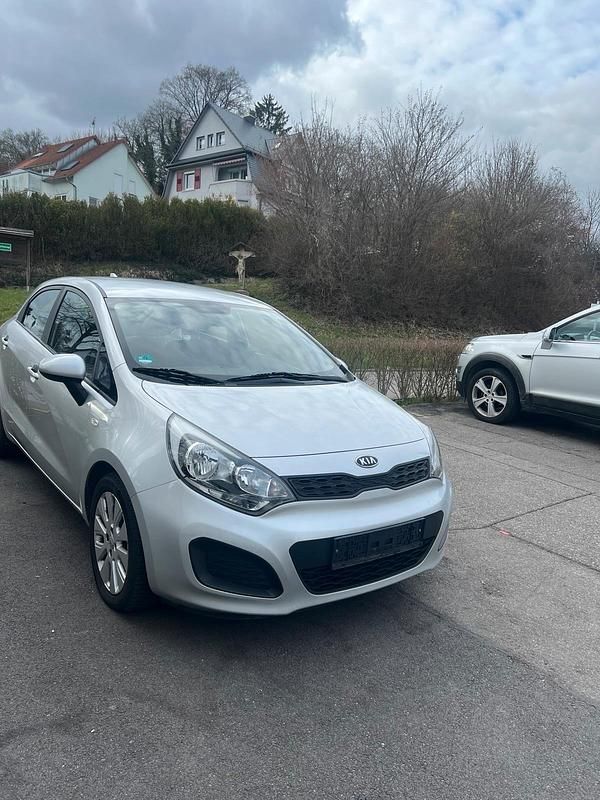Gebraucht Kia Rio 75 PS (55 kW) 2012 Silber Kleinwagen