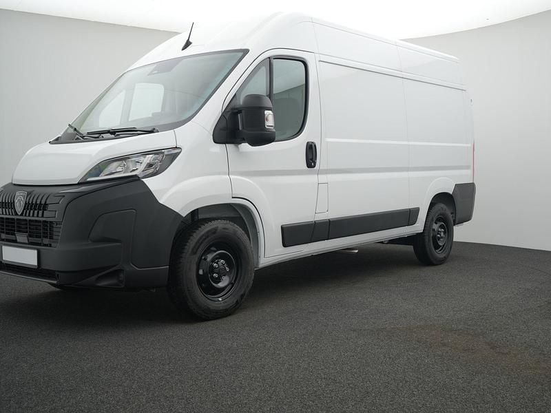 Gebraucht Peugeot Boxer 140 PS (102 kW) 2025 Kaolinweiß Van