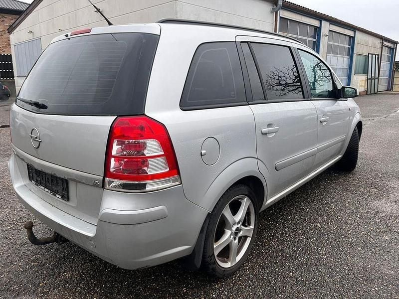 Gebraucht Opel Zafira Edition 140 PS (102 kW) 2008 Silber Van / Kleinbus