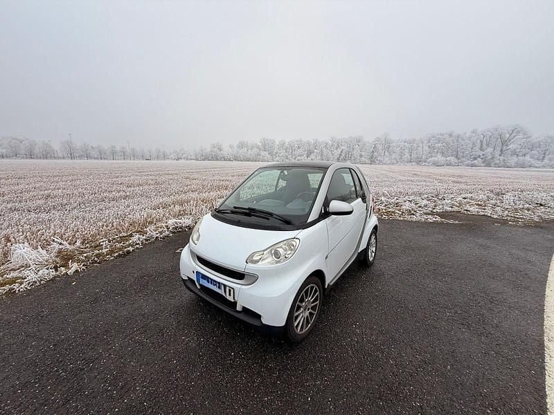 Weiß Gebraucht 2009 Smart ForTwo Coupé Coupé | 4.990 € (Teuer) - Bild 1/4