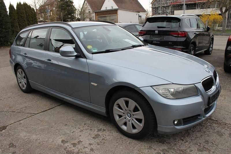 Gebraucht BMW 318 143 PS (105 kW) 2011 Blau Limousine