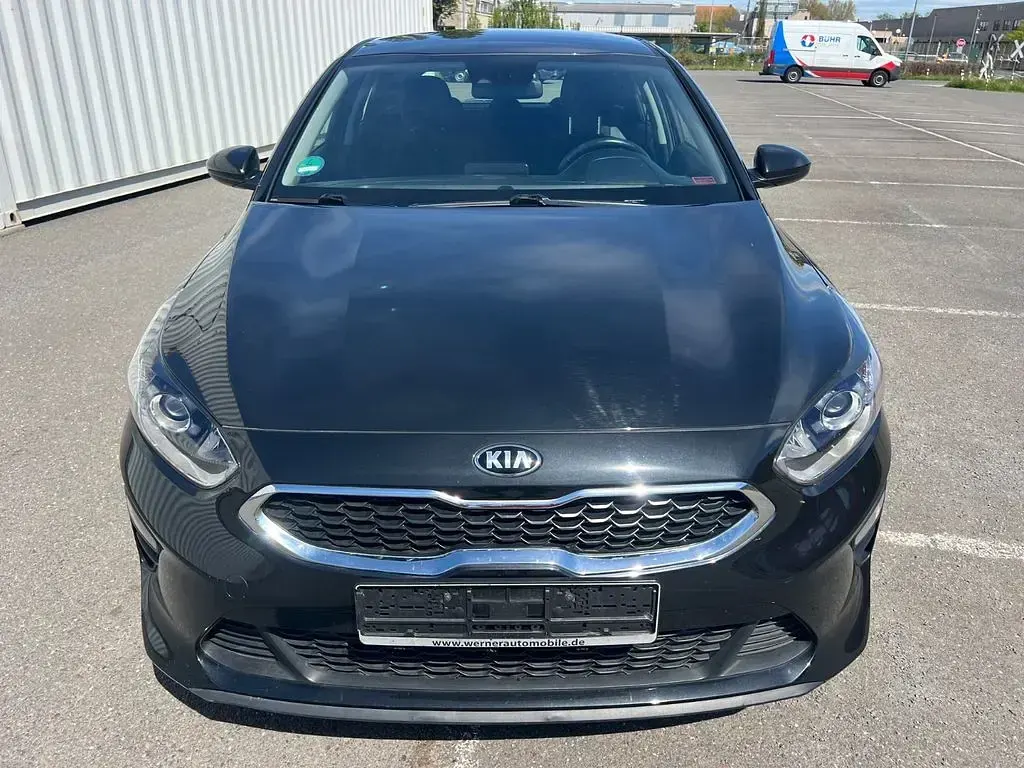 Używany Kia Ceed Vision 99 KM (72 kW) 2019 Czarny Hatchback
