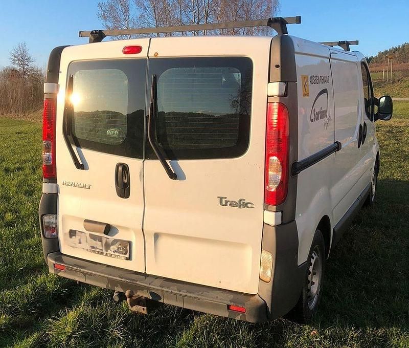 Gebraucht Renault Trafic 114 PS (83 kW) 2010 Weiß Van / Kleinbus
