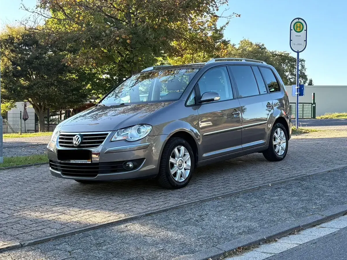Gebraucht VW Touran 140 PS (102 kW) 2007 Braun Van / Kleinbus