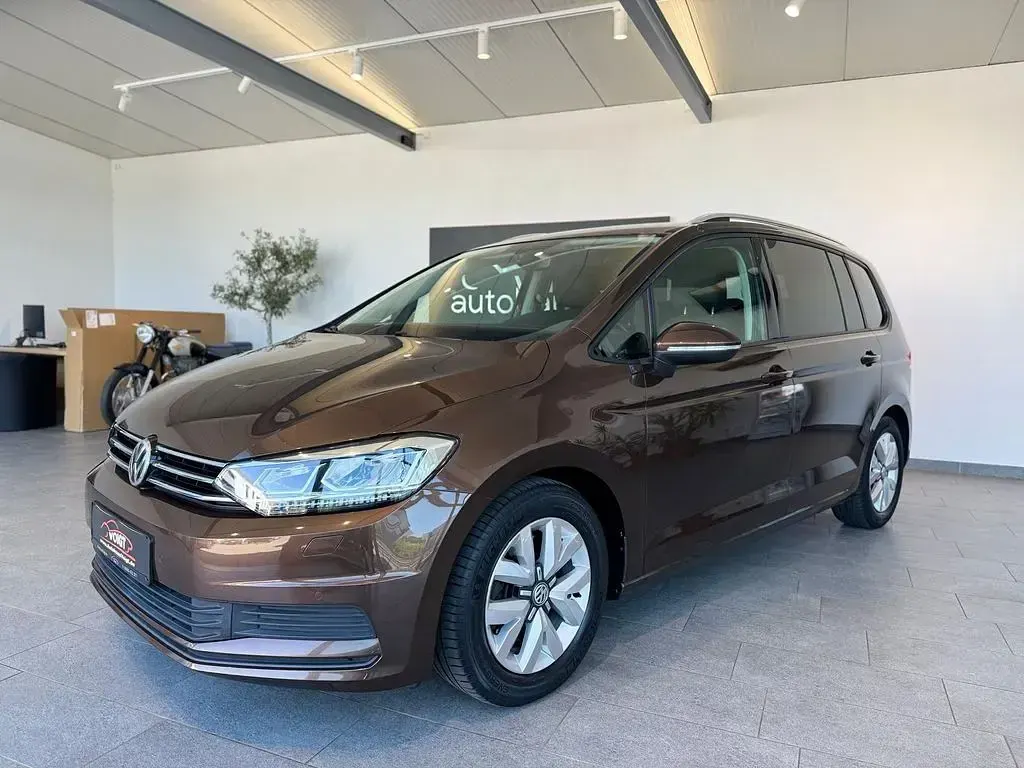 Gebraucht VW Touran Highline 116 PS (85 kW) 2017 Braun Van / Kleinbus