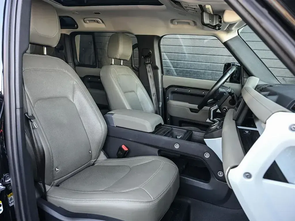 Occasion Land Rover Defender SE 404 ch (297 kW) 2022 Noir SUV