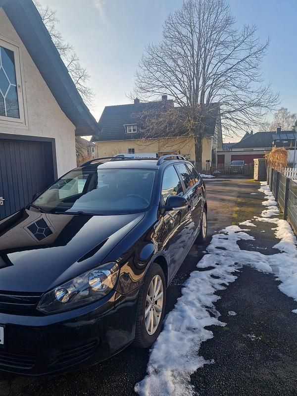 Gebraucht VW Golf VI 105 PS (77 kW) 2010 Schwarz Kleinwagen