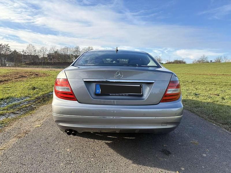 Gebraucht Mercedes C180 156 PS (114 kW) 2012 Grau Coupé