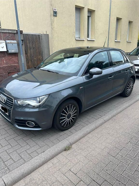Grau Gebraucht 2012 Audi A1 Sportback S-Line Kleinwagen | 8.200 € (Superpreis) - Bild 1/4