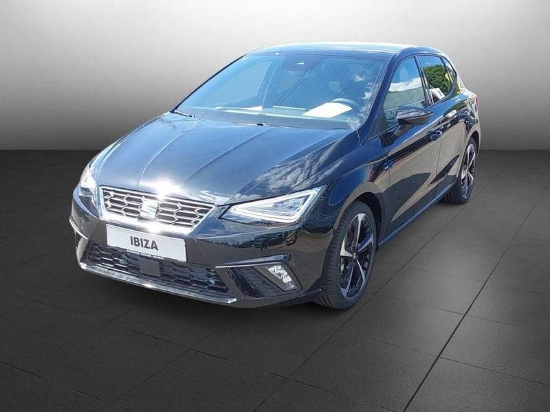 Mitternachtsschwarz (metallic) Gebraucht 2024 Seat Ibiza FR Kleinwagen | 19.900 € (Fairer Preis) - Bild 1/4