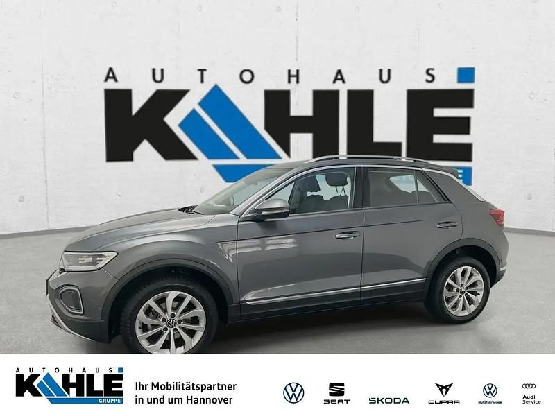 Grau Gebraucht 2023 VW T-Roc Style SUV | 23.989 € (Etwas zu teuer) - Bild 1/4