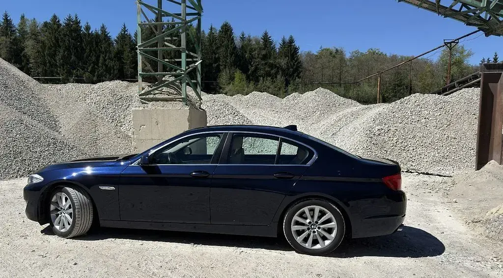 Second-hand BMW 520 184 CP (135 kW) 2010 Albastru Berlinǎ