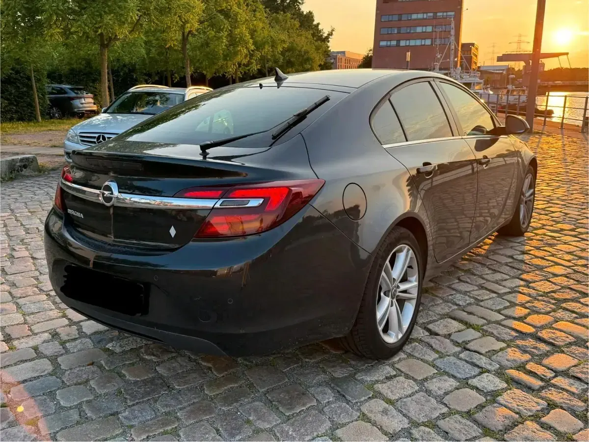 Gebraucht Opel Insignia 170 PS (125 kW) 2014 Schwarz Limousine