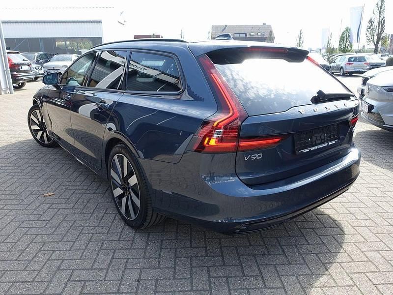 Second-hand Volvo V90 Plus 398 CP (292 kW) 2025 Albastru Break