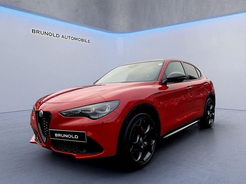 Rot Gebraucht 2023 Alfa Romeo Stelvio Competizione SUV | 42.900 € (Teuer) - Bild 1/4