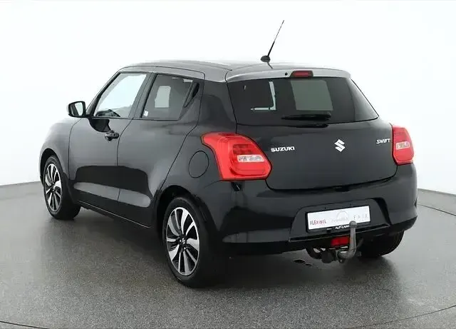 Gebraucht Suzuki Swift Comfort+ 111 PS (81 kW) 2017 Cosmic black Kleinwagen