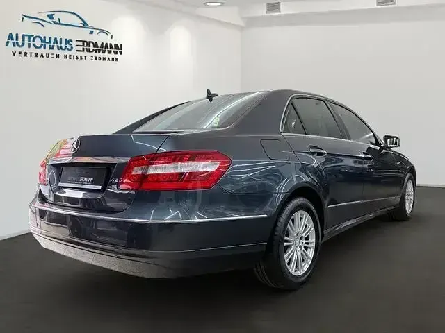 Second-hand Mercedes E200 184 CP (135 kW) 2011 Gri Berlinǎ