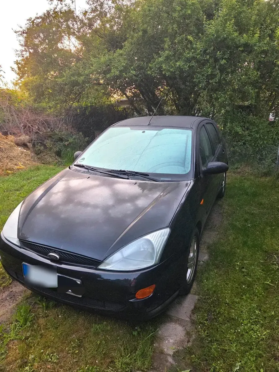 Używany Ford Focus 115 KM (84 kW) 2001 Czarny Sedan/Limuzyna