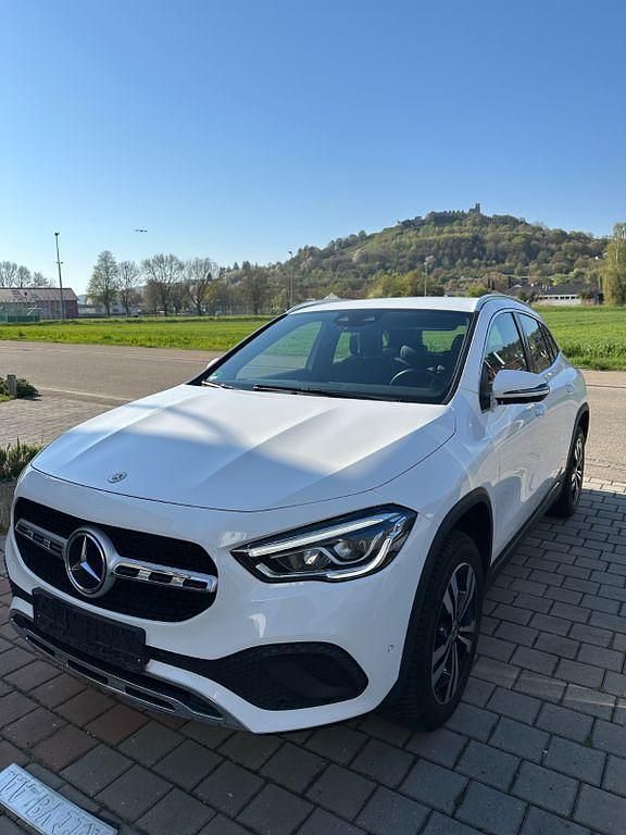 Usata Mercedes GLA200 163 CV (119 kW) 2020 Bianco SUV