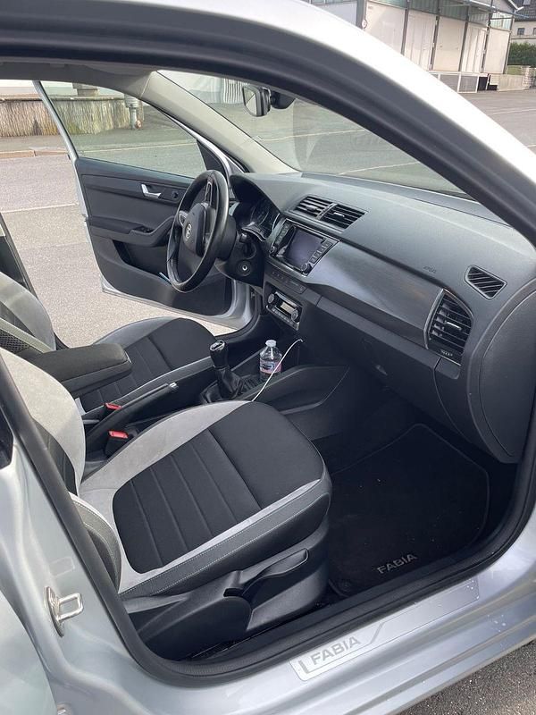 Gebraucht Skoda Fabia Joy 90 PS (66 kW) 2016 Silber Kleinwagen