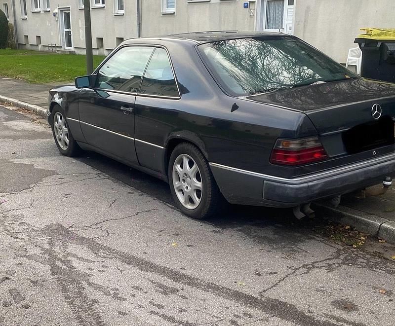 Blau Gebraucht 1993 Mercedes E320 Coupé | 5.000 € - Bild 1/4