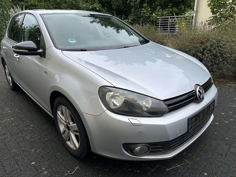 Silber m Gebraucht 2012 VW Golf VII Match Kleinwagen | 4.999 € (Fairer Preis) - Bild 1/4