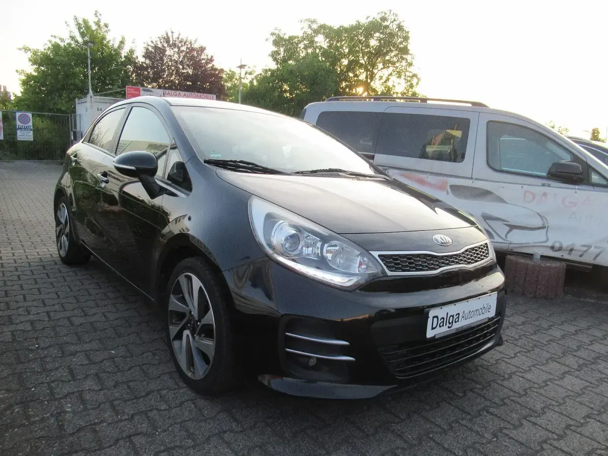 Gebraucht Kia Rio Spirit 84 PS (61 kW) 2015 Schwarz Limousine