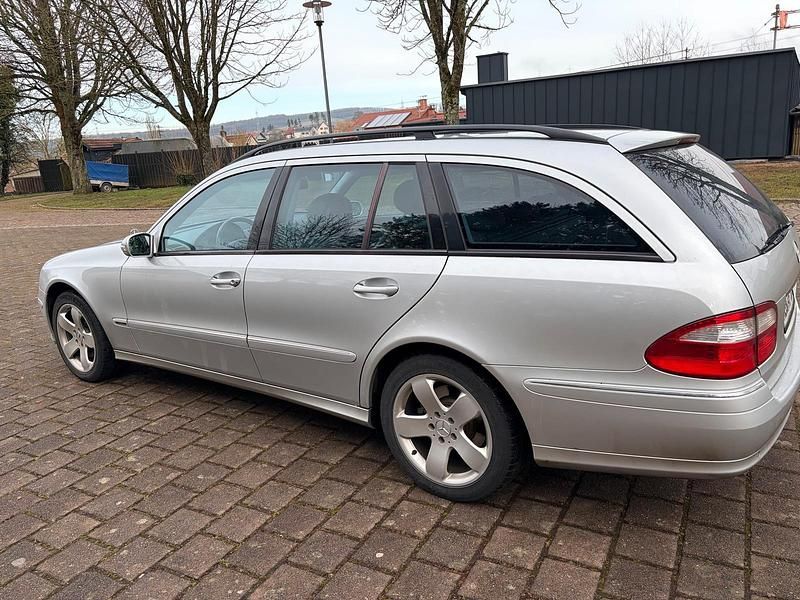 Gebraucht Mercedes E500 Avantgarde 306 PS (225 kW) 2005 Silber Kombi