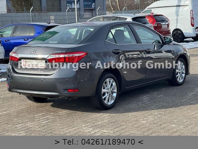 Gebraucht Toyota Corolla Life+ 132 PS (97 kW) 2015 Grau Limousine