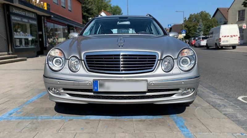 Silber Gebraucht 2005 Mercedes E320 Kombi | 14.900 € - Bild 1/4