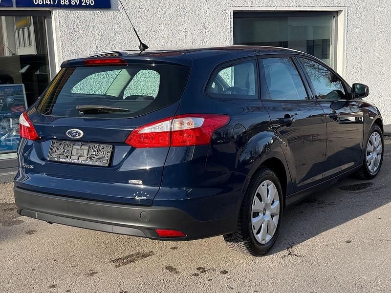 Gebraucht Ford Focus 101 PS (74 kW) 2013 Blau Kombi
