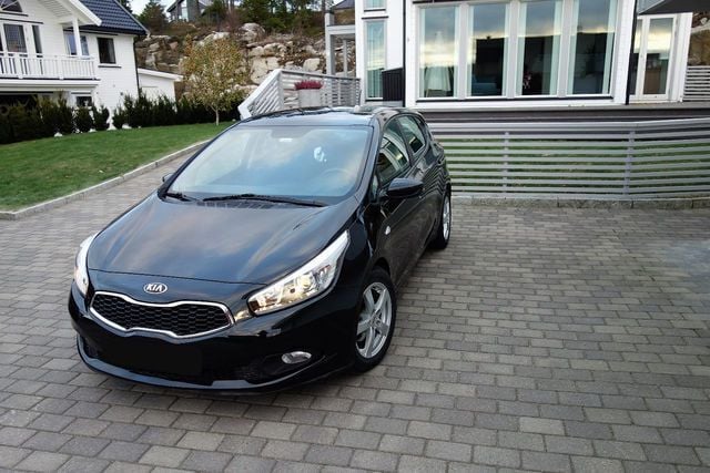 Gebraucht Kia Ceed 110 PS (80 kW) 2013 Schwarz metallic Kleinwagen