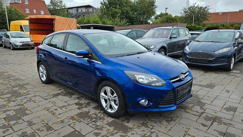 Gebraucht Ford Focus Ambiente 101 PS (74 kW) 2014 Blau Limousine