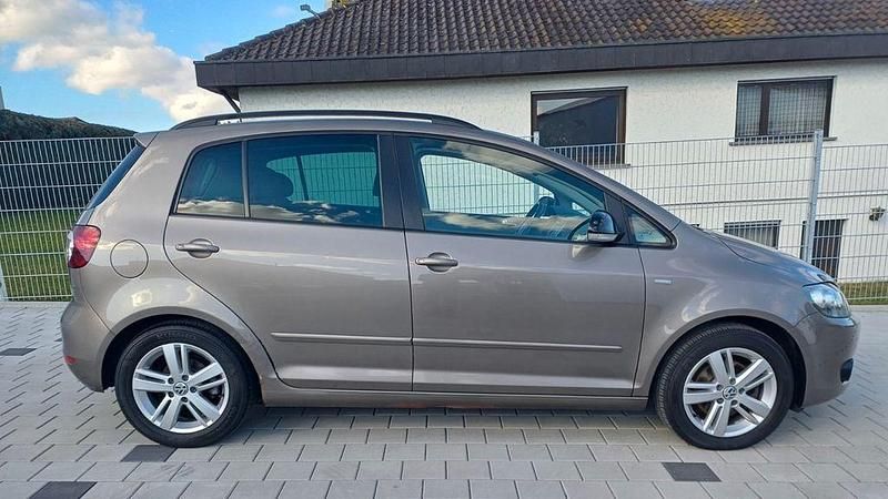 Grau Gebraucht 2012 VW Golf Plus Cross Life Van / Kleinbus | 5.990 € (Fairer Preis) - Bild 1/4