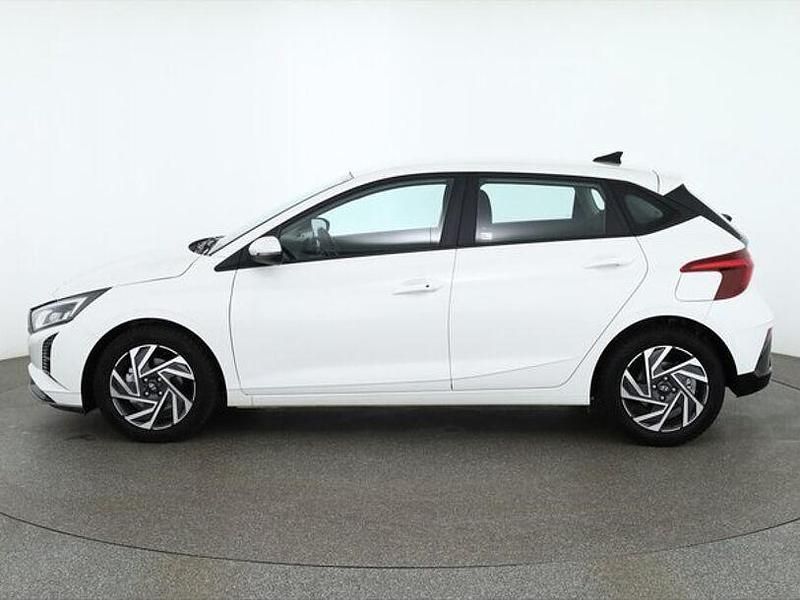 Gebraucht Hyundai i20 101 PS (74 kW) 2023 Weiß Kleinwagen