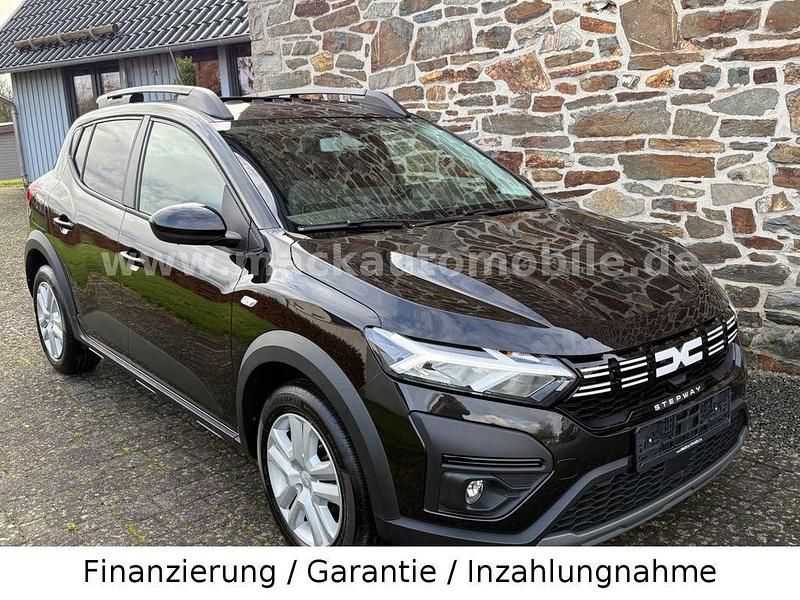 Schwarz Gebraucht 2023 Dacia Sandero Expression Limousine | 14.790 € (Fairer Preis) - Bild 1/2