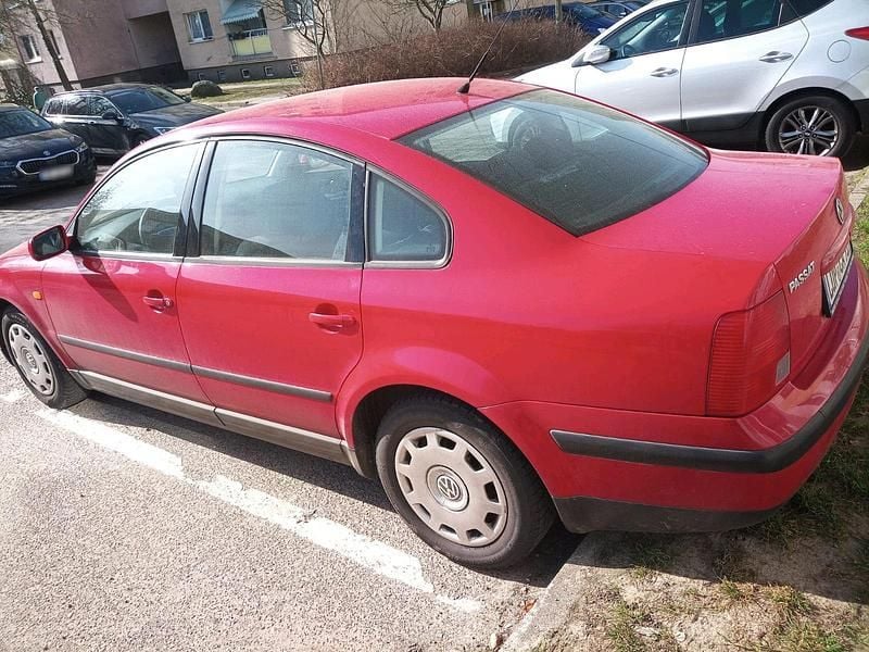 Gebraucht VW Passat 125 PS (91 kW) 1997 Rot Limousine