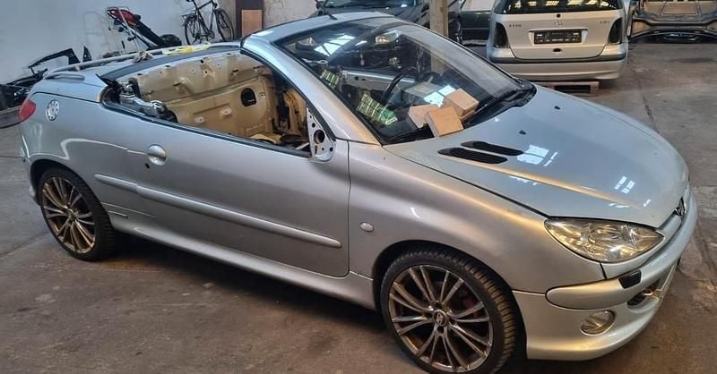 Silber Gebraucht 2004 Peugeot 206 CC Cabrio | 200 € - Bild 1/4
