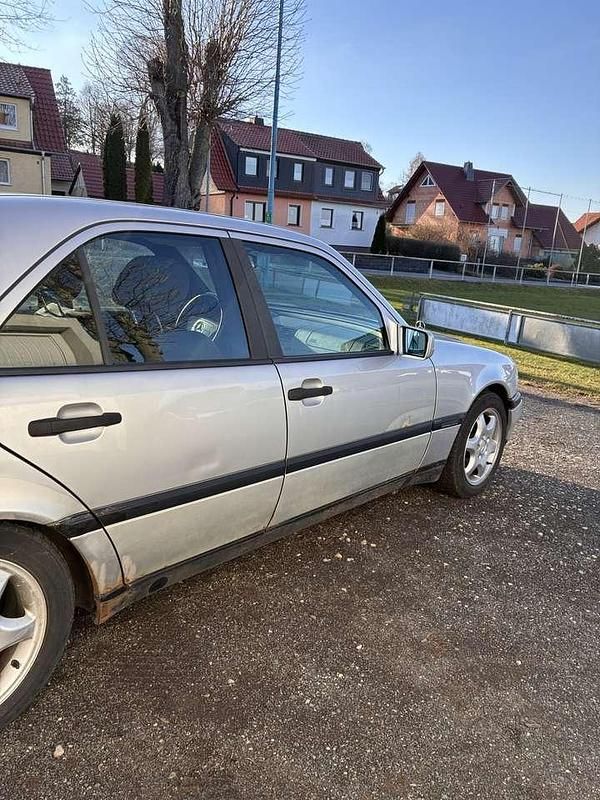 Gebraucht Mercedes C180 122 PS (89 kW) 1993 Limousine
