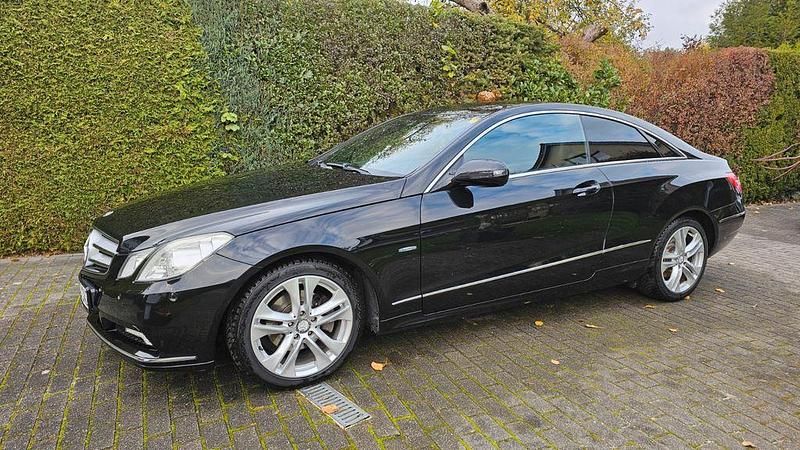 Gebraucht Mercedes E250 Elegance 204 PS (150 kW) 2009 Schwarz Coupé