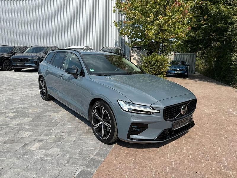 Grau Gebraucht 2024 Volvo V60 Ultimate Kombi | 49.000 € - Bild 1/4