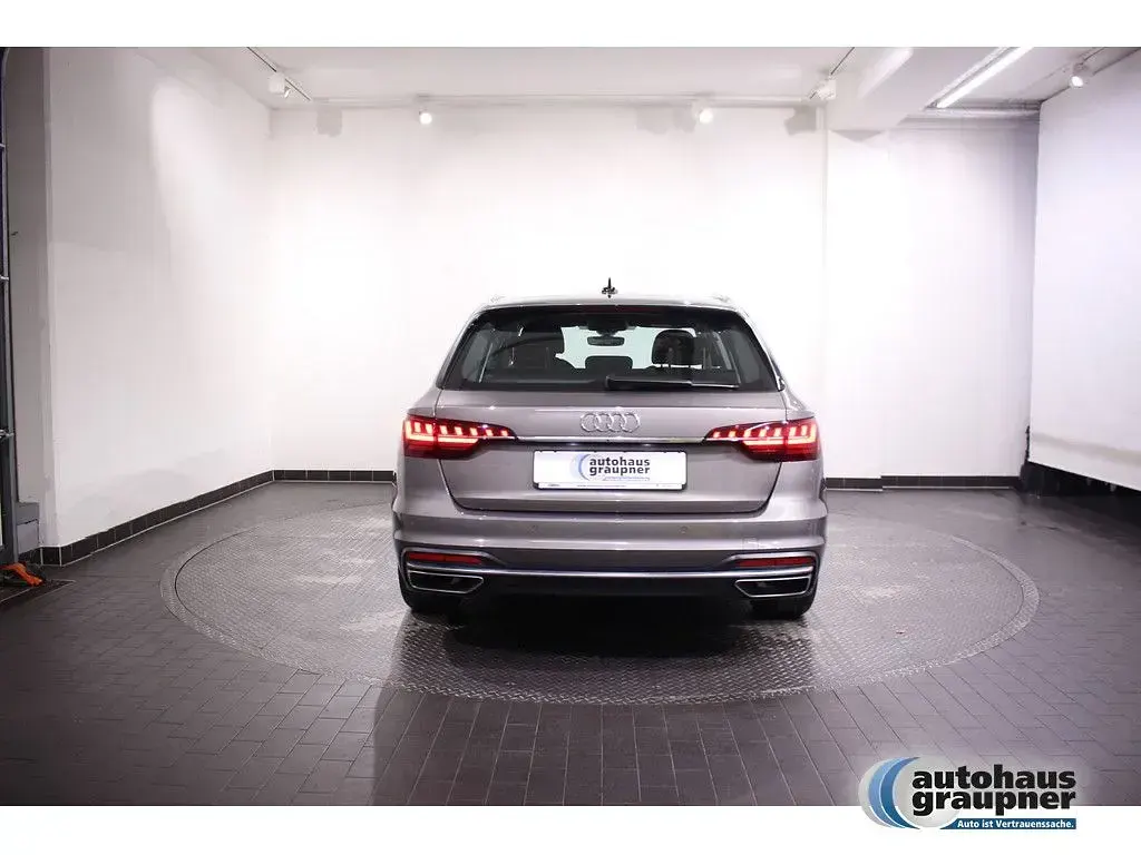 Gebraucht Audi A4 Advanced 204 PS (150 kW) 2021 Grau / terragrau (metallic) Kombi