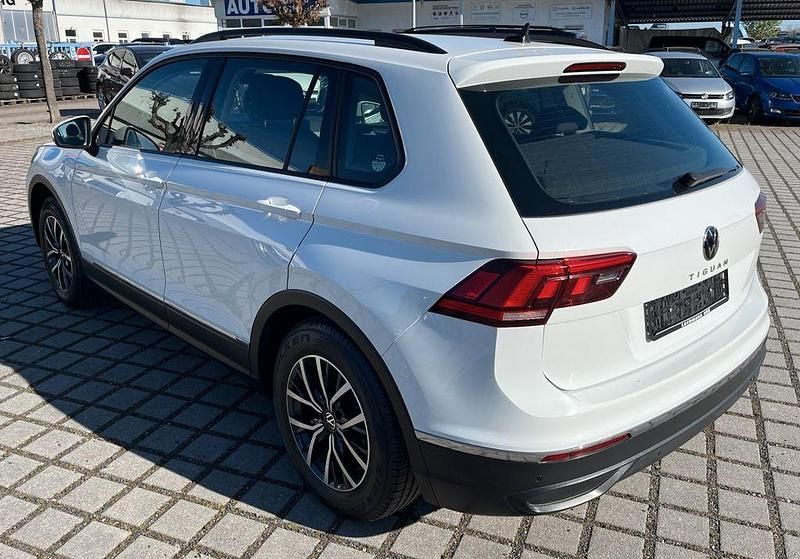 Gebraucht VW Tiguan Life 150 PS (110 kW) 2021 Weiß SUV