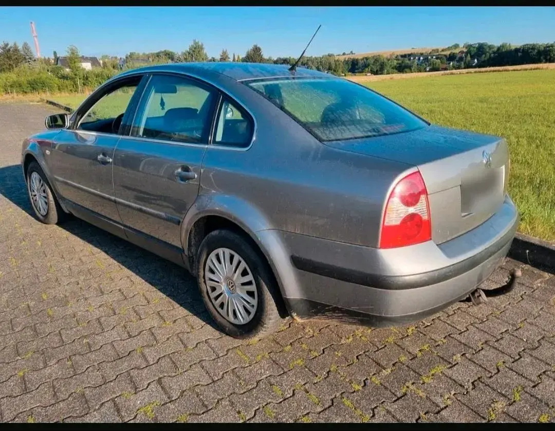 Gebraucht VW Passat 102 PS (75 kW) 2001 Silber Limousine